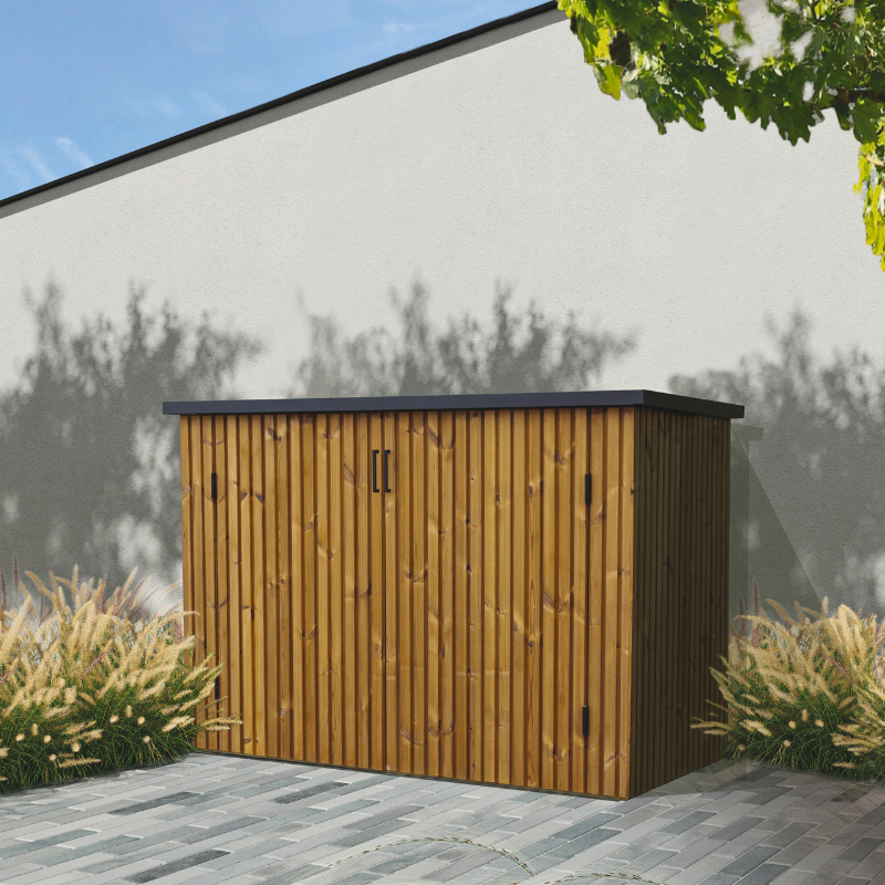 armoire extérieure en bois double porte en pin traité, nervuré adossée au mur d'une maison