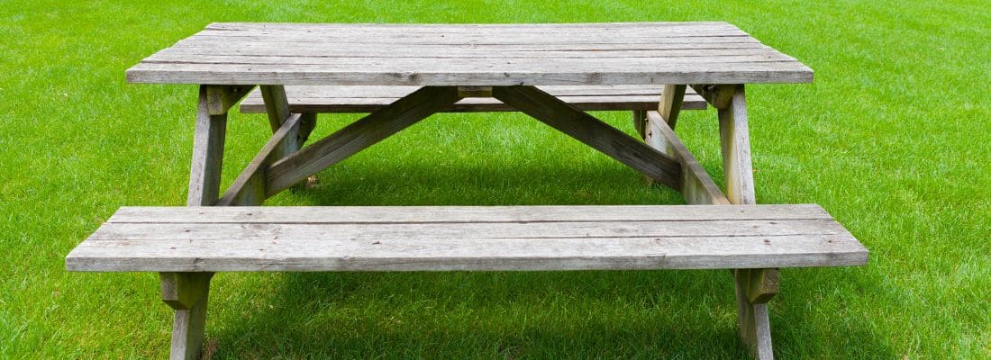 Comment bien prendre les mesures de votre table rectangulaire de jardin  pour une housse de protection ?