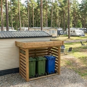 abri poubelles en bois camping
